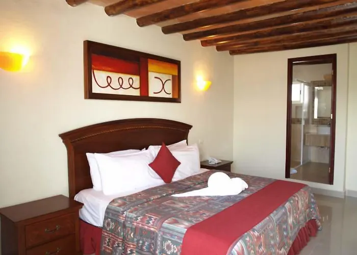El Campanario 3*